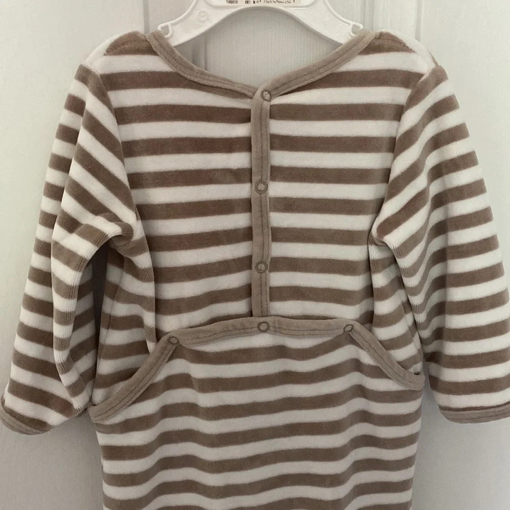 NWOT Jacadi Paris Baby Striped Pajama with Small Stuffed Giraffe - 12M